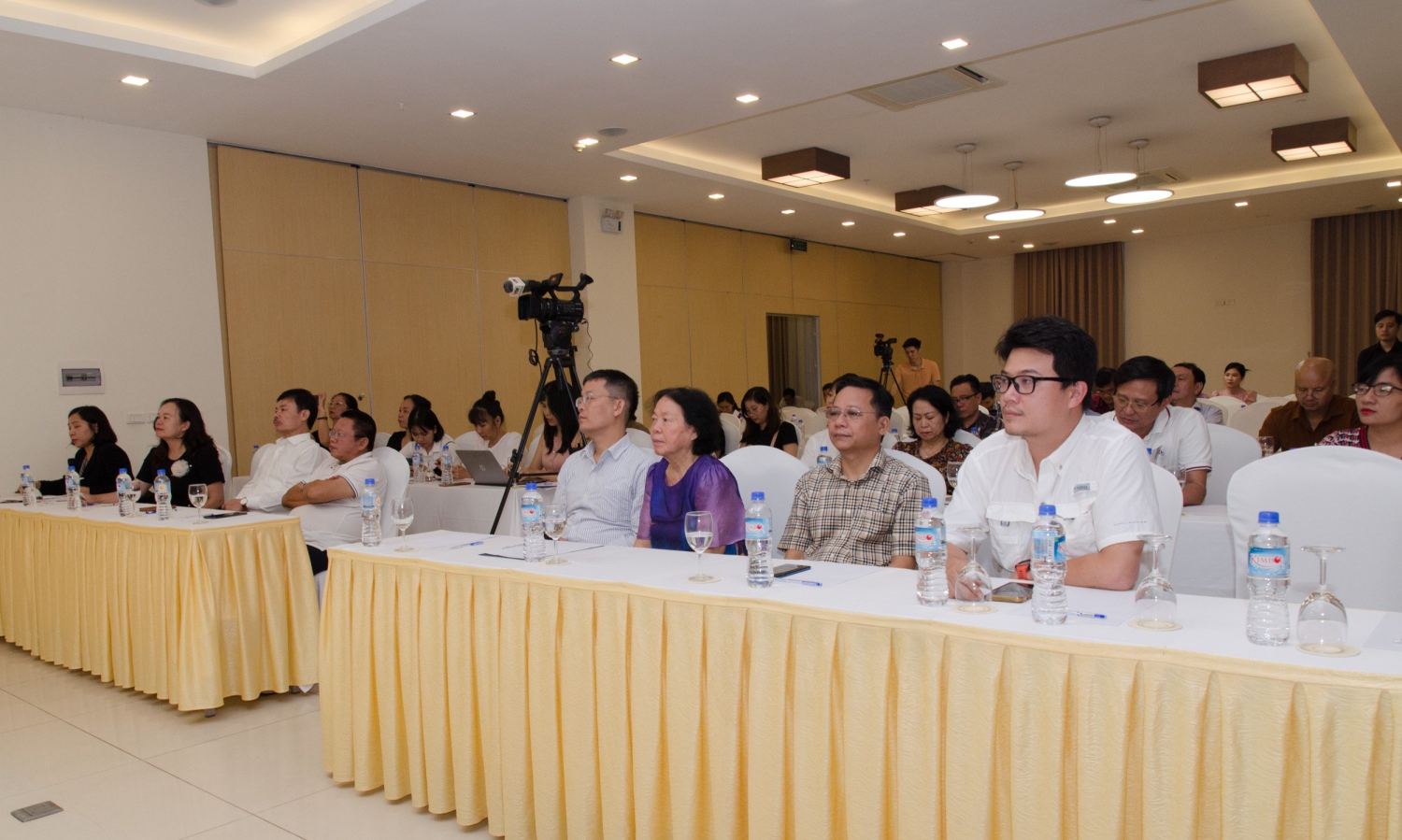 Các đại biểu tham dự buổi lễ